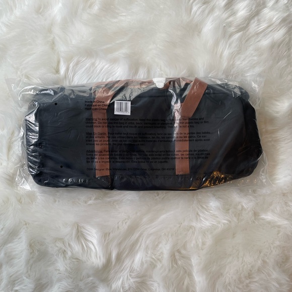 NWT - DSW Weekender - Picture 15 of 16